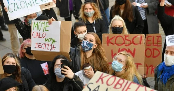 Szczecinek: Utarczka słowna księdza i protestujących
