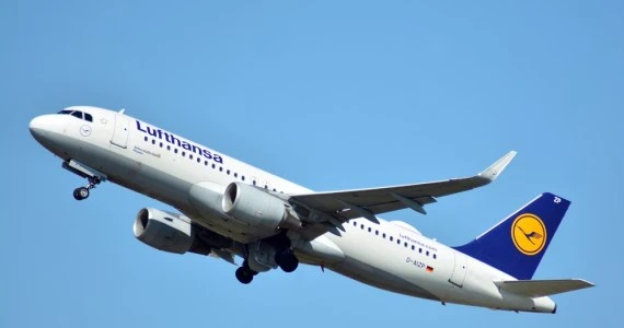 Grupa Lufthansa oszczędza na jedzeniu