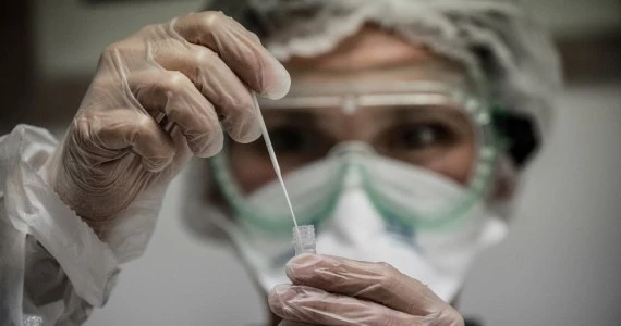 Nowy skuteczny lek na COVID-19? Zielone światło we Włoszech
