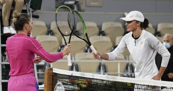 Iga Świątek pokonała Simonę Halep na Rolandzie Garrosie. Polka zarobiła fortunę. Pora na Włoszkę Martinę Trevisan