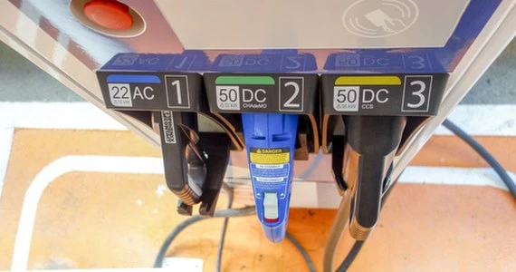 Nowe stacje ładowania aut elektrycznych