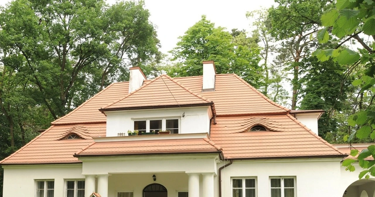 Kultowy dworek wystawiony na sprzedaż! Niewielu będzie na niego stać