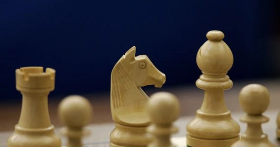 Speed Chess Championship. Fiedosiejew w ćwierćfinale po wygranej z Firouzją