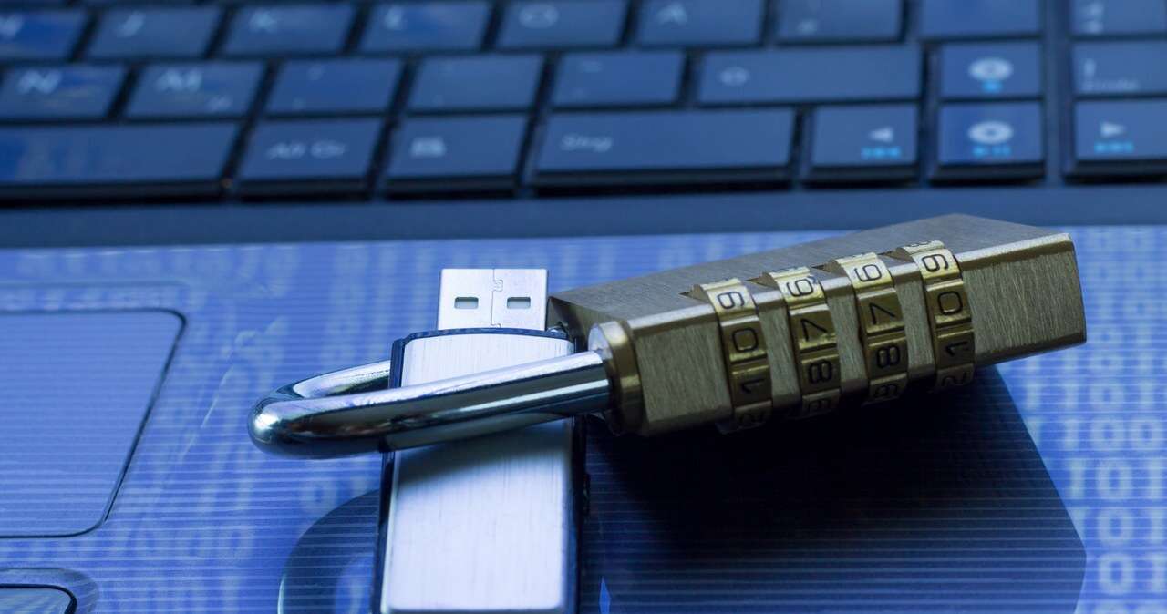 W Kutnie zgubiono pendrive’a z danymi 1,5 tys. osób. Wszystko, żeby wziąć kredyt