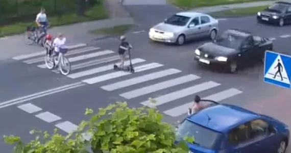 Zarzuty i areszt dla kierowcy, który prawie potrącił czwórkę pieszych