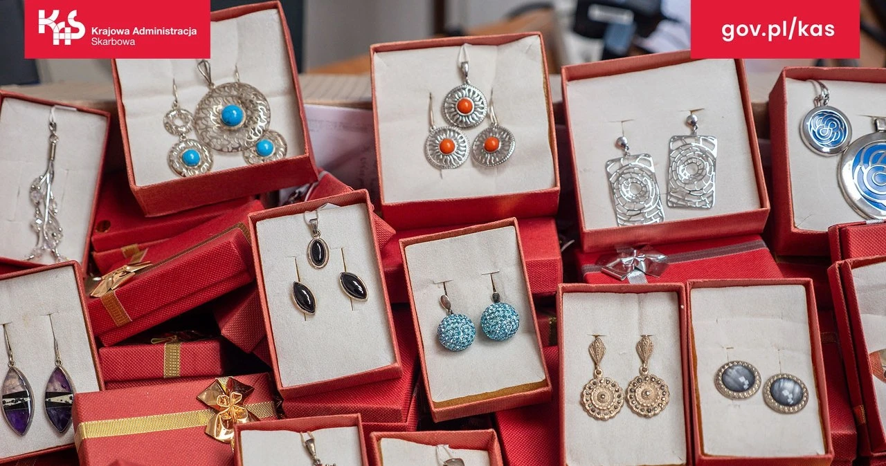 Miliony sztuk biżuterii 