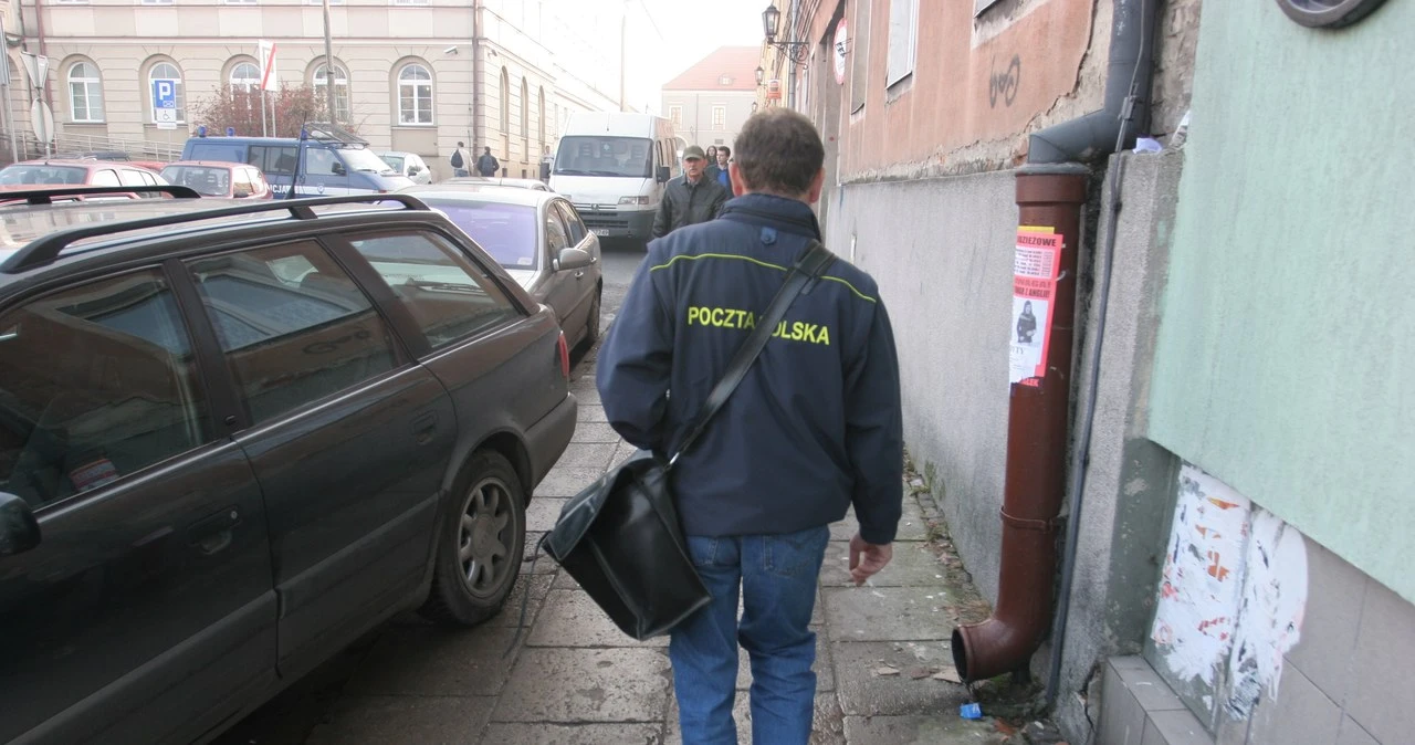 Poczta Polska zwalnia i zatrudnia jednocześnie. Na premie wydadzą ponad 200 mln zł