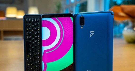 XDA pokazało własny smartfon z LineageOS