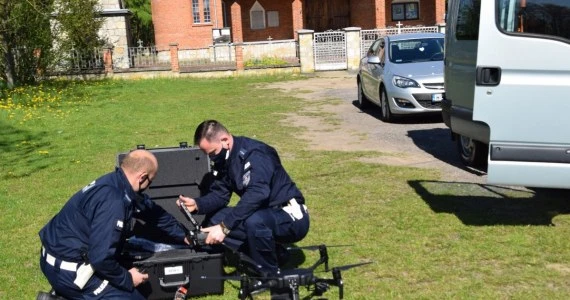 Drogówka w kolejnym województwie lata dronem w okolicach przejść
