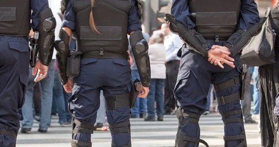 Niemcy handlują gazem do... tłumienia protestów