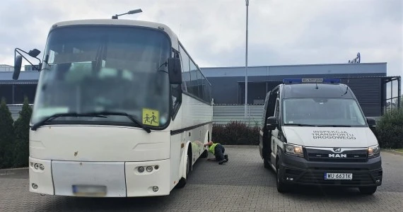 Autobus stwarzał zagrożenie, ale przewoził dzieci