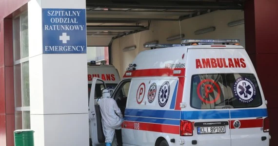 Koronawirus w Polsce. Dramat na SOR-ach: Karetki w długich kolejkach. 