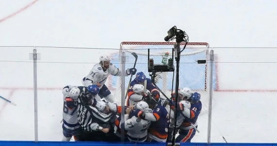 NHL. Islanders zmniejszyli stratę