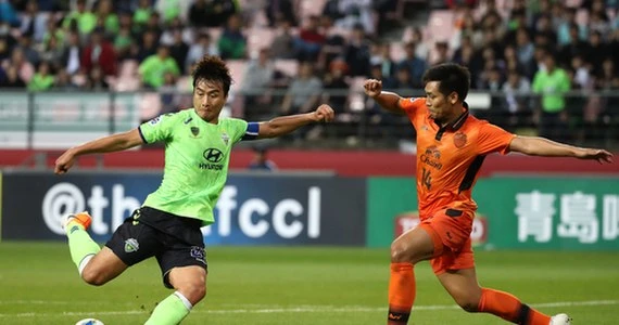 105-krotny reprezentant Korei Płd. Lee Dong-gook kończy karierę piłkarską