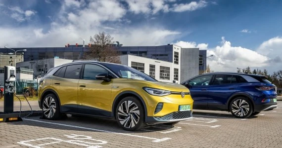 Volkswagen inwestuje w usługi dla kierowców aut elektrycznych