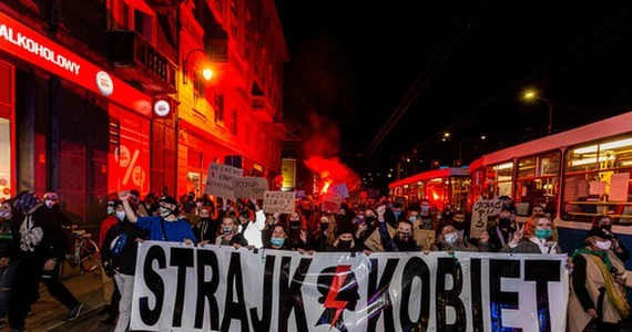 Ataki na protestujących we Wrocławiu. Wiceszef MSZ komentuje