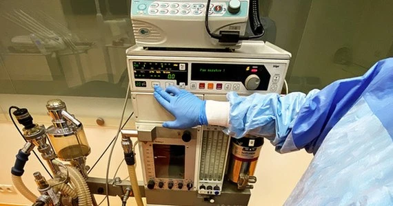Koronawirus w Polsce. W szpitalach ponad pięć tysięcy osób, 404 pod respiratorami