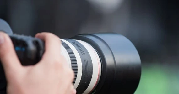 Węgry: 39-latek sfotografował duszącą się partnerkę. Kobieta zmarła