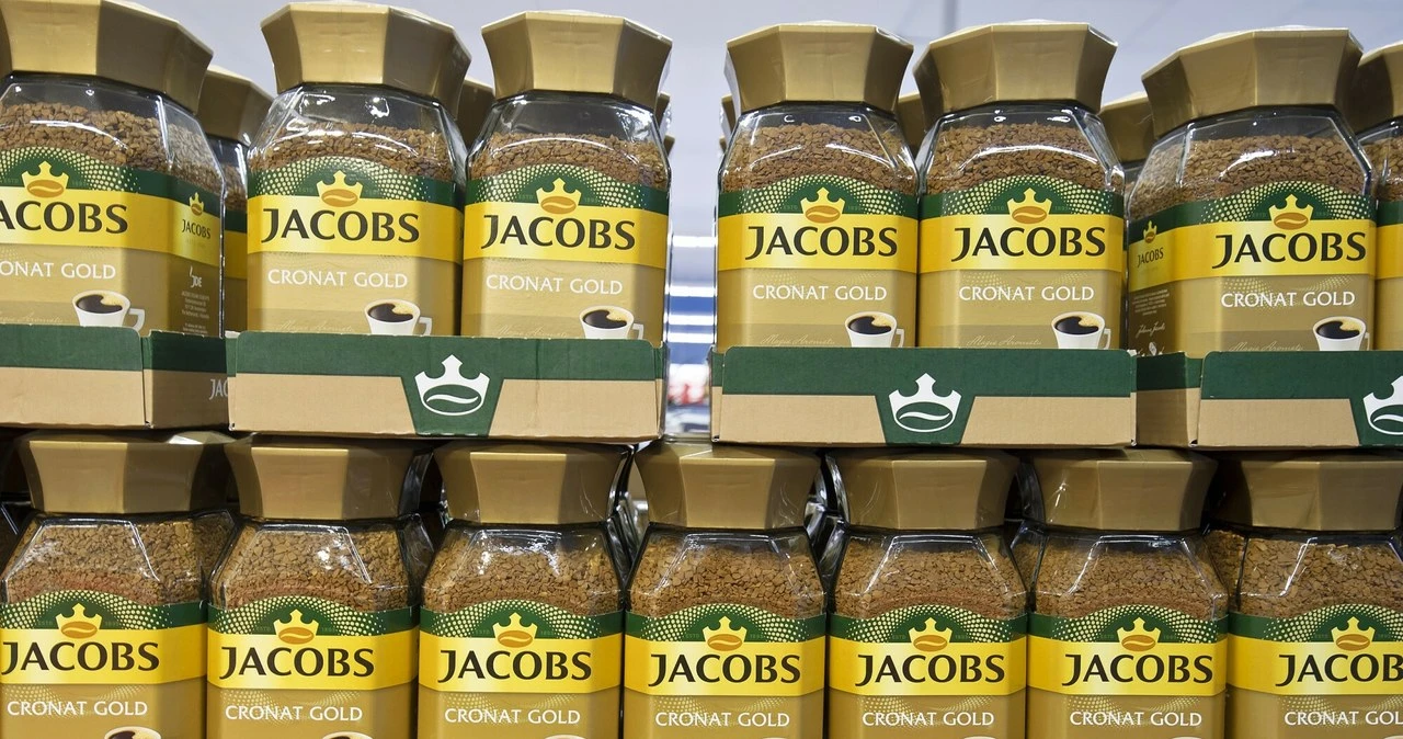 Konsumenci wściekli na Jacobs. Oskarżają producenta o oszustwo. Poszło o nowy skład i cenę