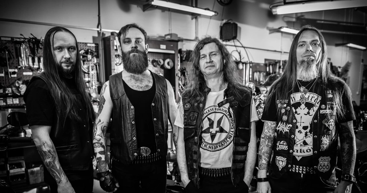 Corruption przypomina się materiałem 