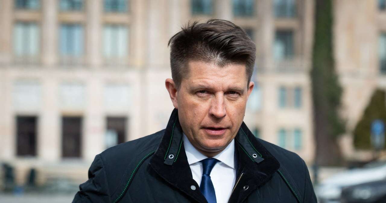 Petru usiądzie na kasie w Wigilię. Podpisał umowę z Biedronką, podał stawkę