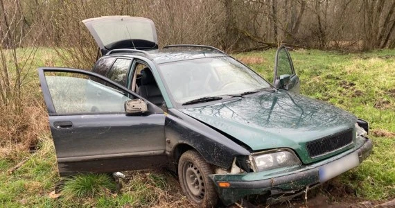Uciekał, bo nie miał prawa jazdy. Najpierw autem, potem pieszo
