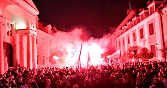 Wrocław. Po Marszu Niepodległości policjanci zatrzymali 11 osób za posiadanie niebezpiecznych narzędzi