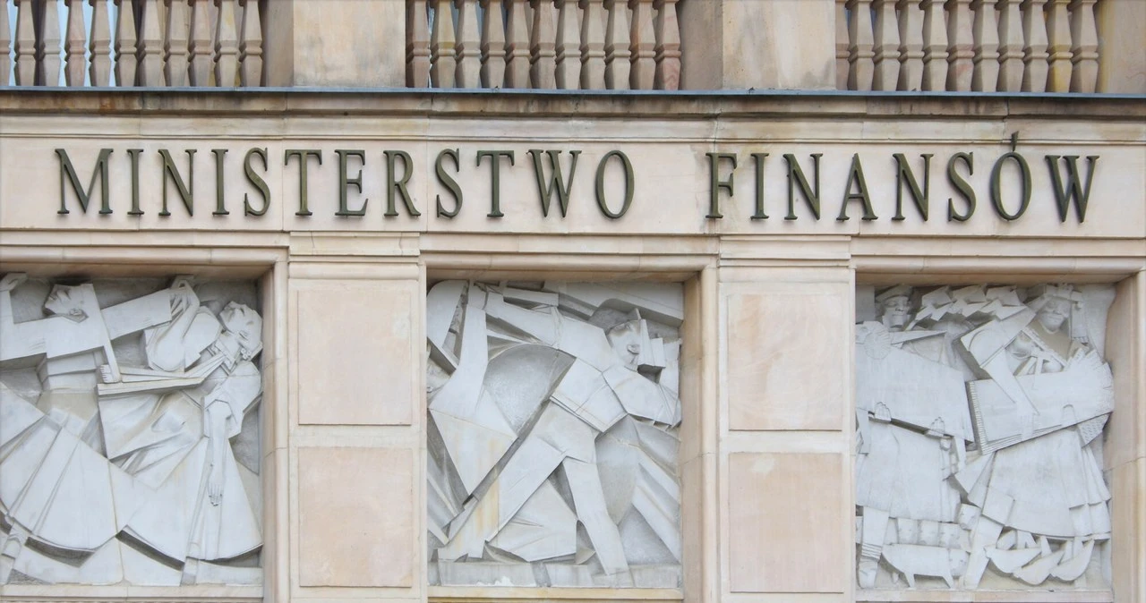 Minister finansów miał gest. Andrzej Domański wypłacił milionowe nagrody