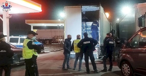 Kraśnik: 20-letni imigrant z Afganistanu w naczepie TIR-a