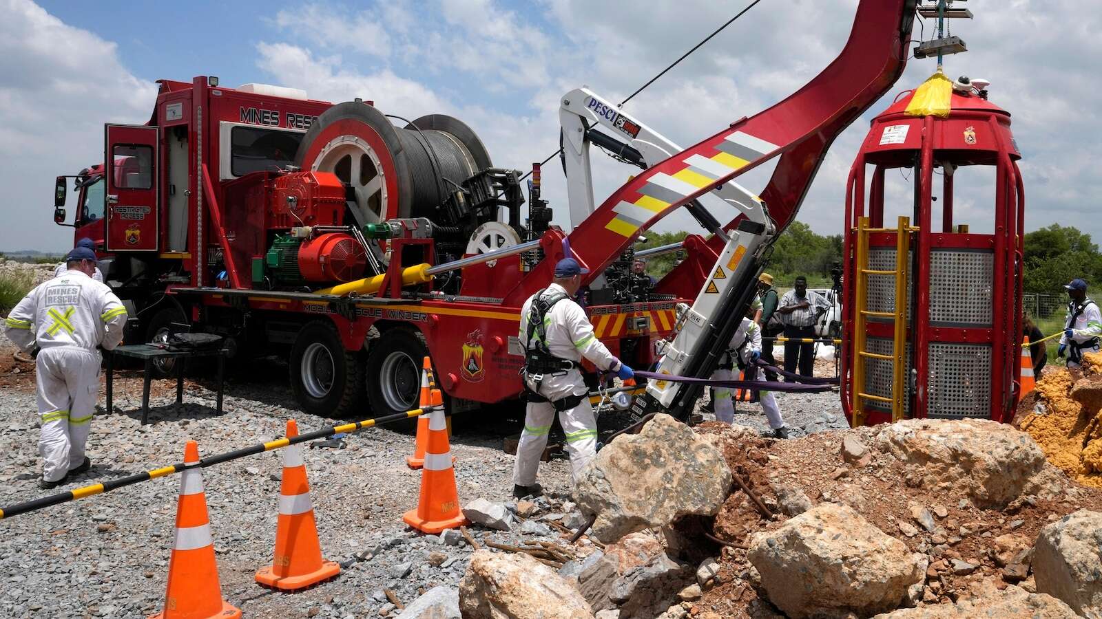 South African police say ringleader in illegal gold mining disaster allowed to escape by officers