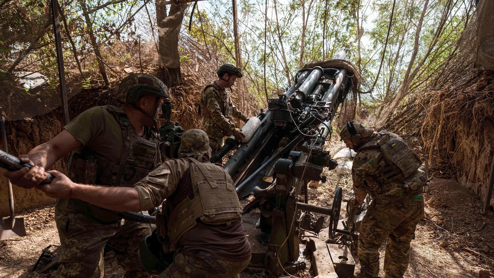 Ukrainian troops have little hope for peace as Trump's deadline for Russia arrivesUkrainian soldiers are expressing little hope for a diplomatic solution to the war with Russia33 minutes ago