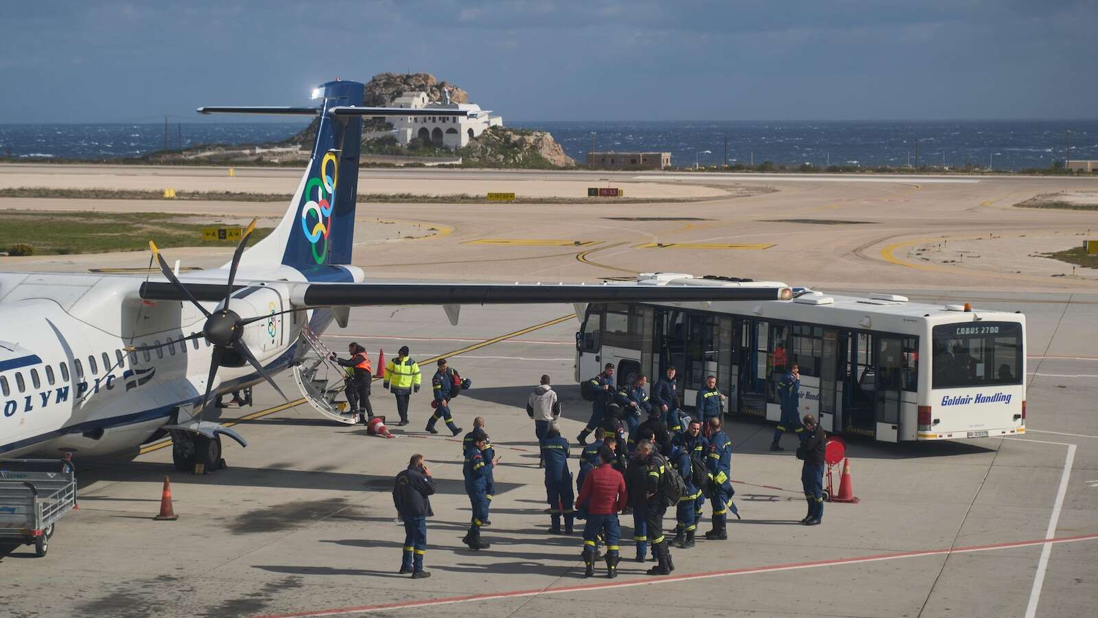 Top Greek scientist says the Santorini earthquake outlook remains uncertain