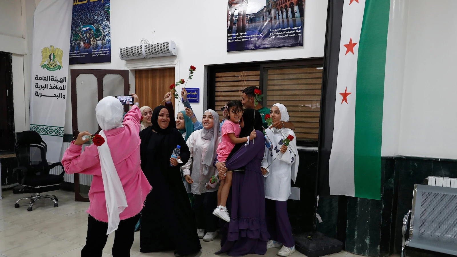 First group of Syrian refugees returns home from Lebanon under new UN plan