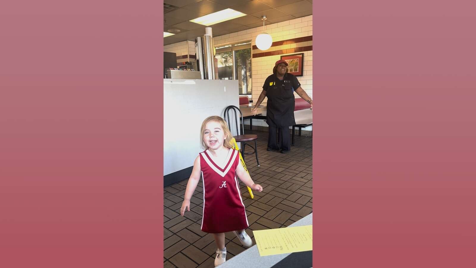 Girl leads 'Let It Go' sing-along at Waffle House