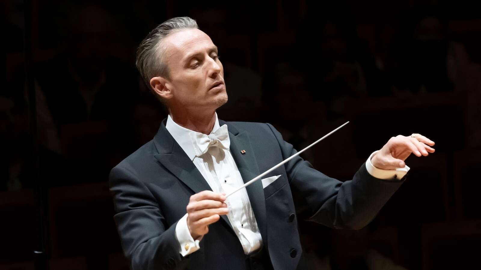 Alexander Shelley to become Pacific Symphony Orchestra music director for 2026-27 season