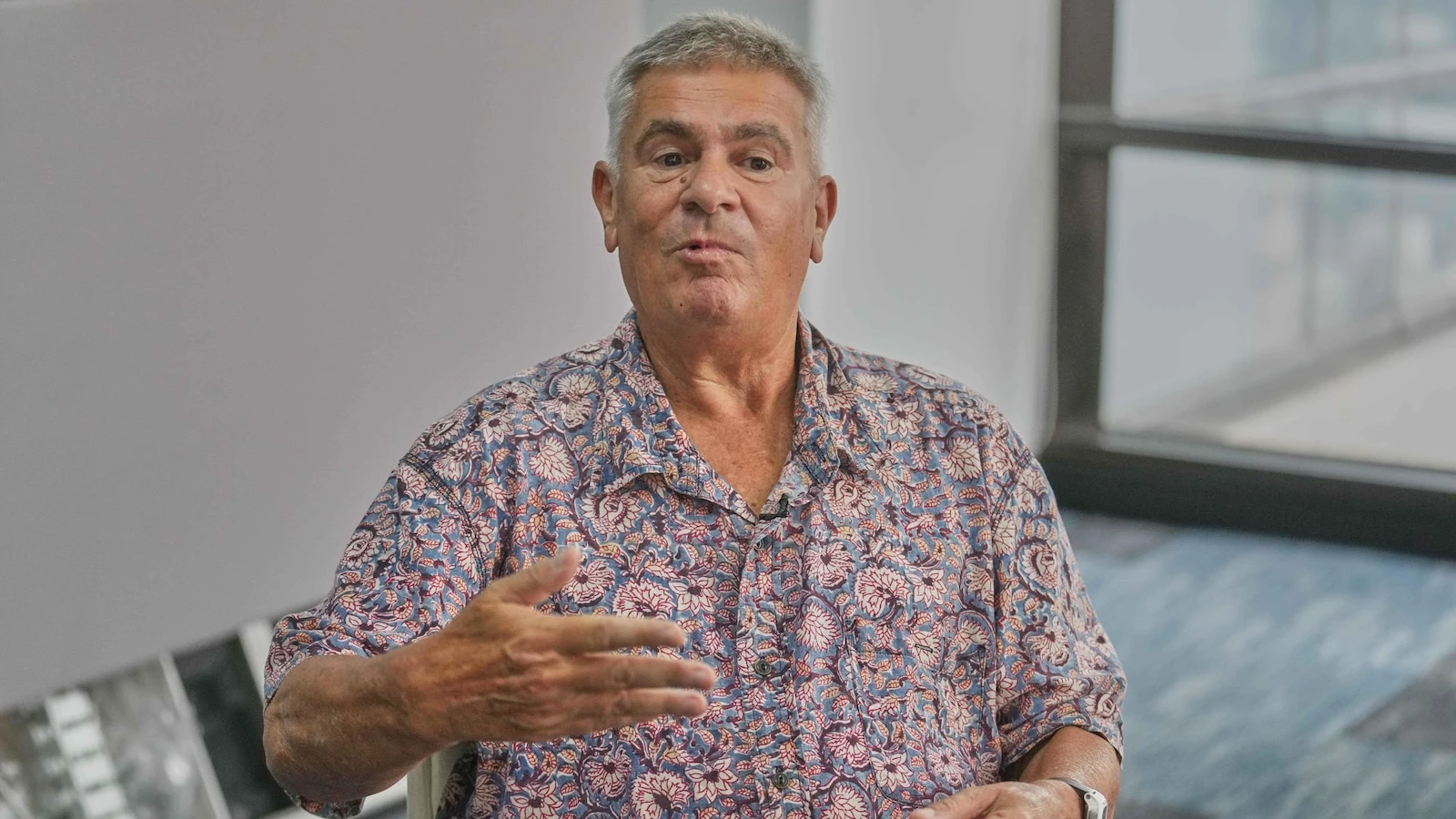Australian says he was improperly arrested in Thailand over his criticism of Malaysia