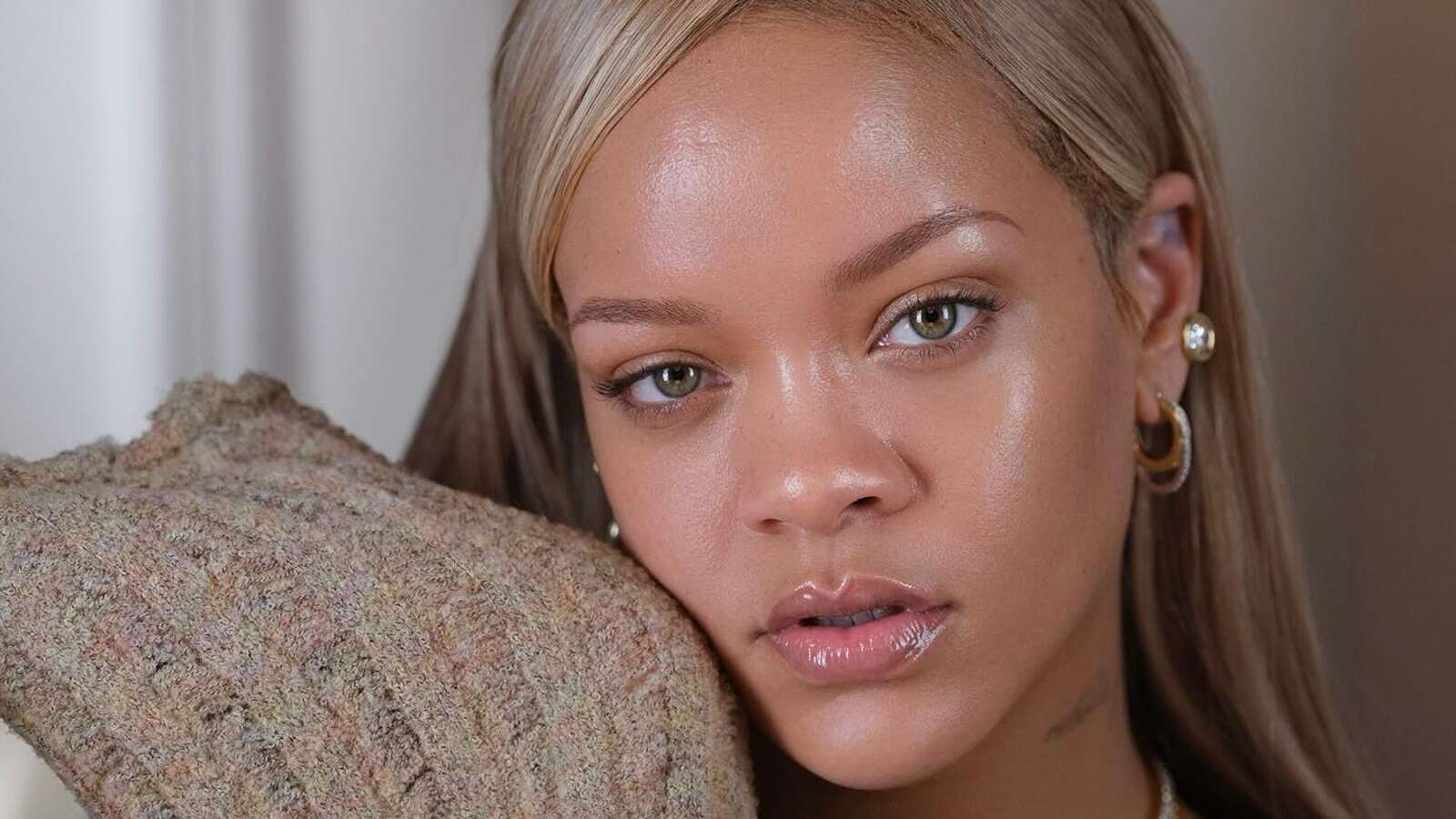 Rihanna shows off barefaced beauty and 2-step skincare routineShe's a glow getter.8/26/2024 03:06:04 EDT