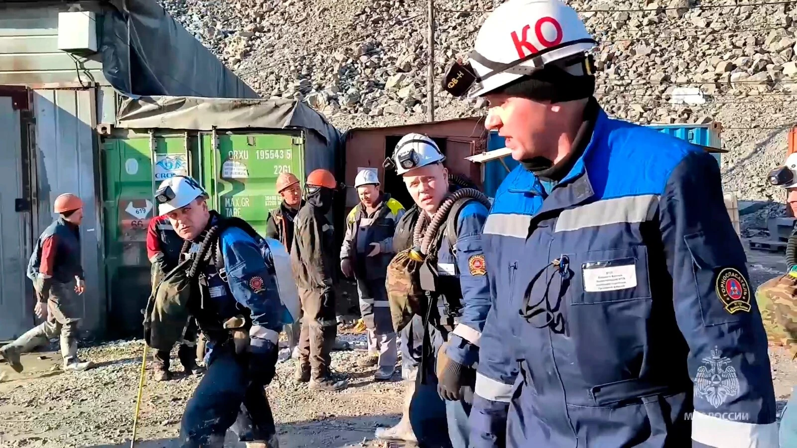 Attempts to rescue 13 people trapped in a collapsed Russian gold mine continue for a fifth day