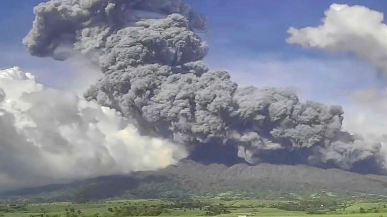 Mass evacuation of Philippine villages underway after a brief but major volcanic eruption