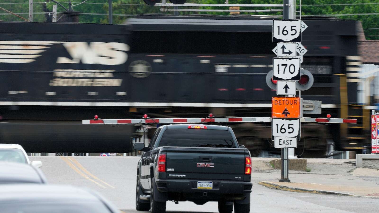 Railroad Norfolk Southern tops third-quarter forecasts, with added boost from insurance, rail sales