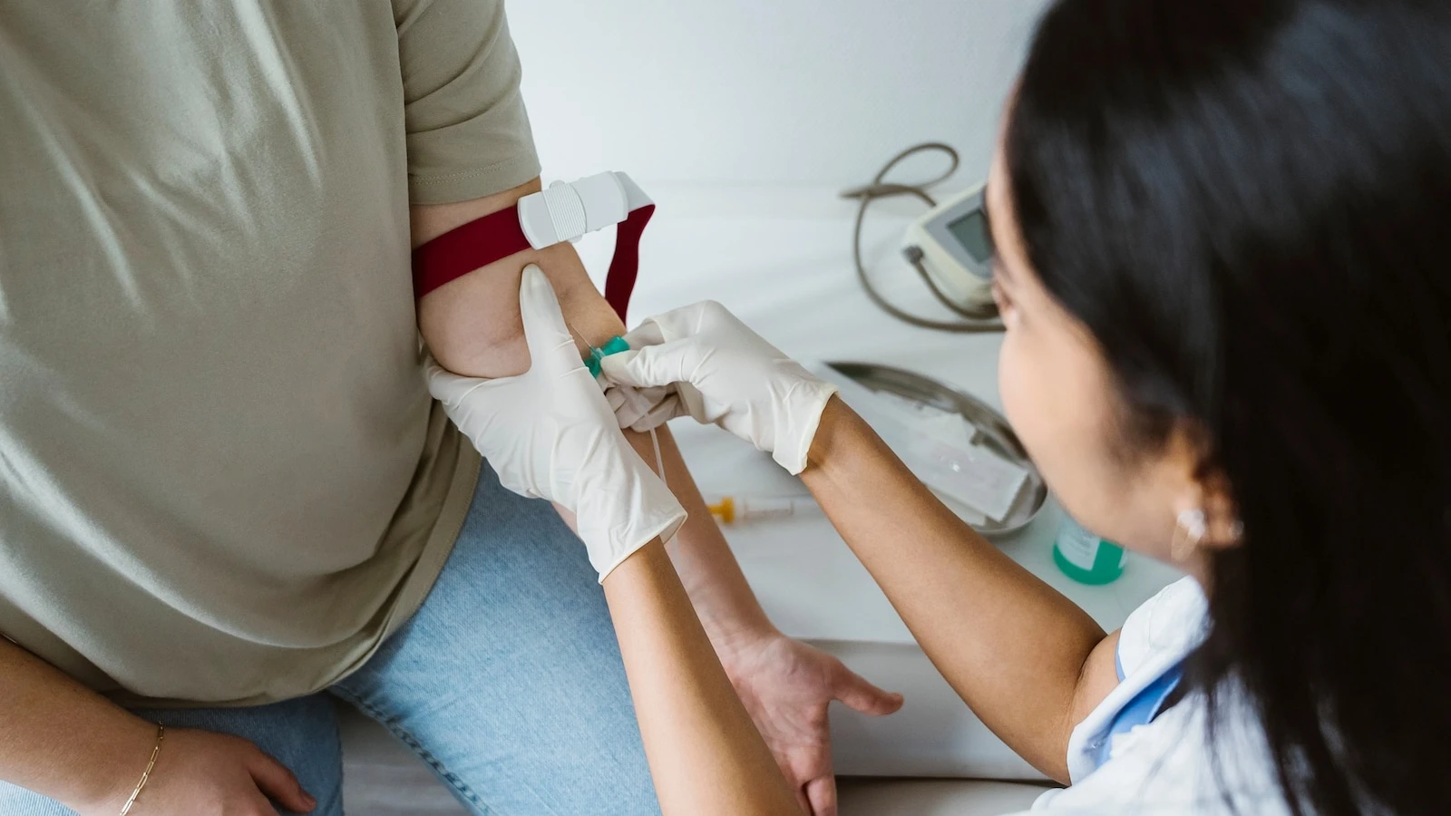 FDA clears 1st blood test to help diagnose Alzheimer's diseaseThe test is for older Americans already exhibiting signs of Alzheimer's.1 minute ago