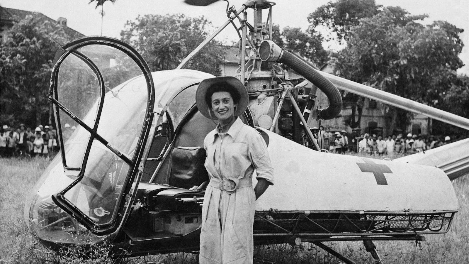 Valérie André, aviator and parachutist who became France's first female general, dies aged 102