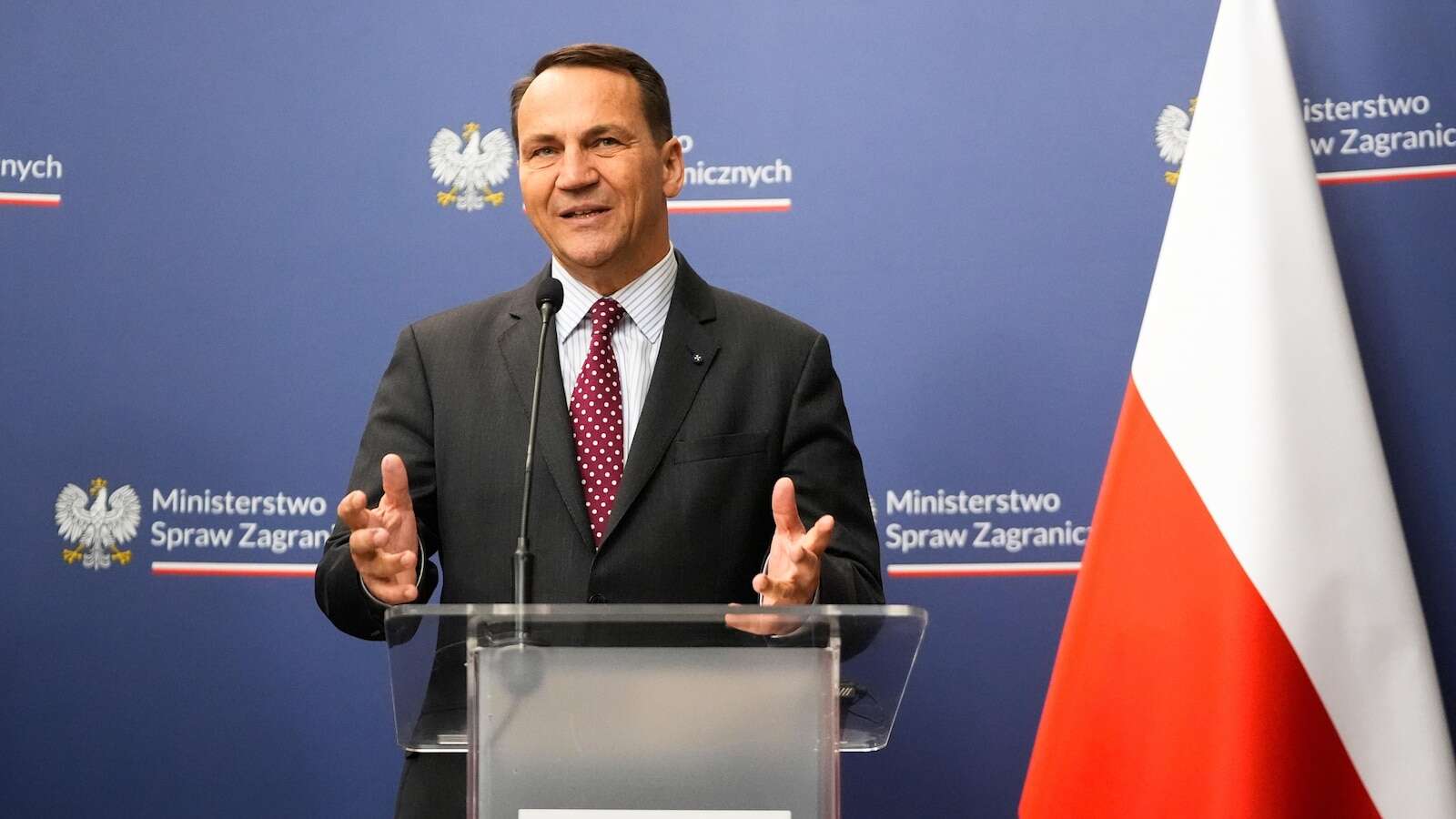 Poland tightens visa rules as probe confirms previous government's cash-for-visas scandal