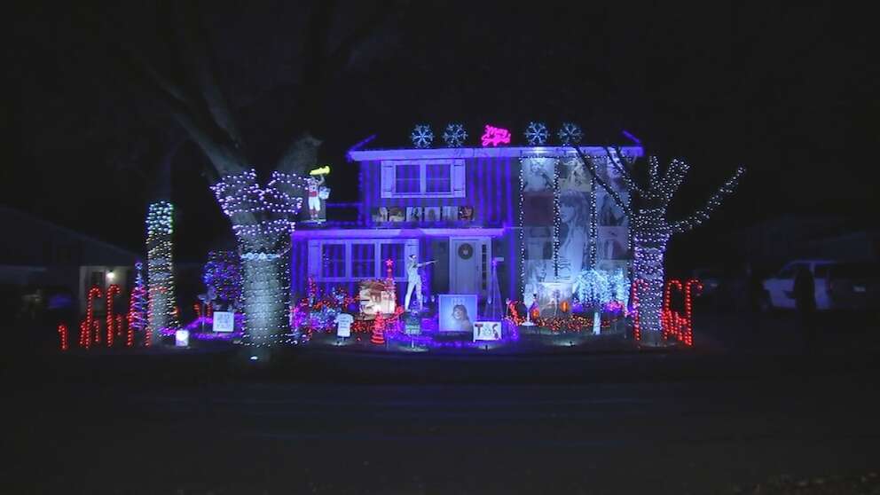 It’s ‘Swiftmas’ season! Family decks the halls with superstar-themed Christmas lightsThe Scott family's house is drawing crowds in Naperville, Illinois.12/13/2023 12:09:00 EST