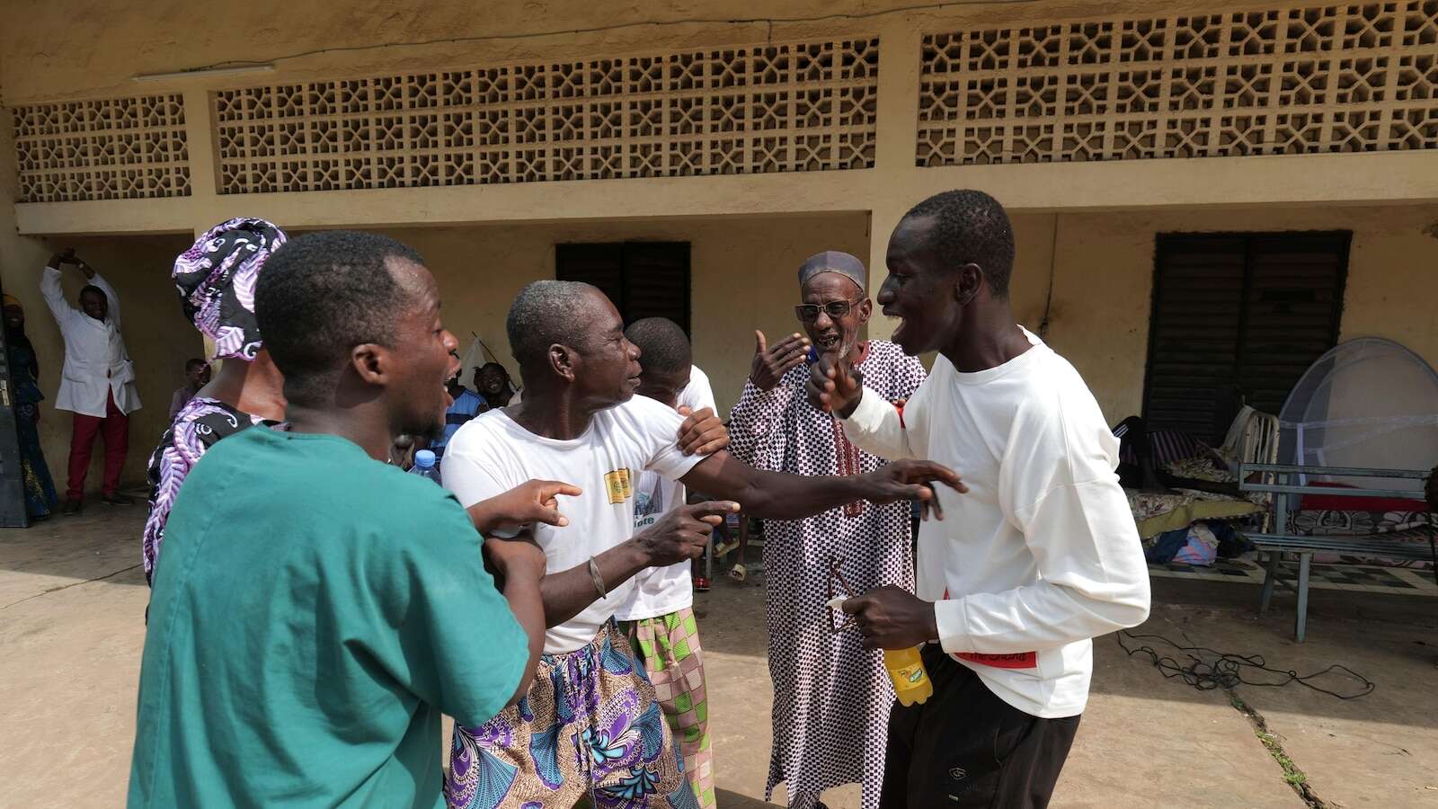 Mali's traditional theater gives psychiatric patients the stage