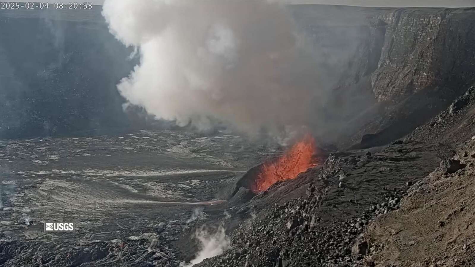 Hawaii volcano produces tall lava fountaining in latest episode of Kilauea eruption