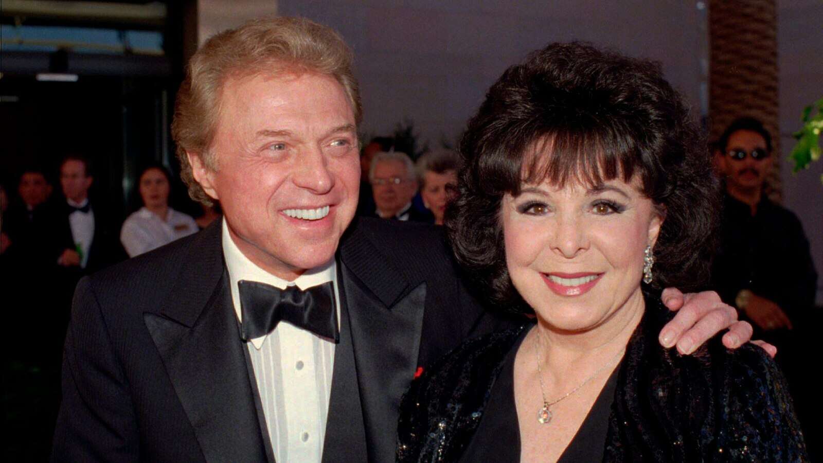 Steve Lawrence, singer, entertainer and half of popular stage duo Steve & Eydie, dies at 88