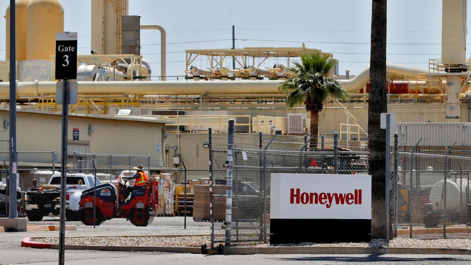 Honeywell weighs jettisoning aerospace division, following the breakup of other US conglomerates