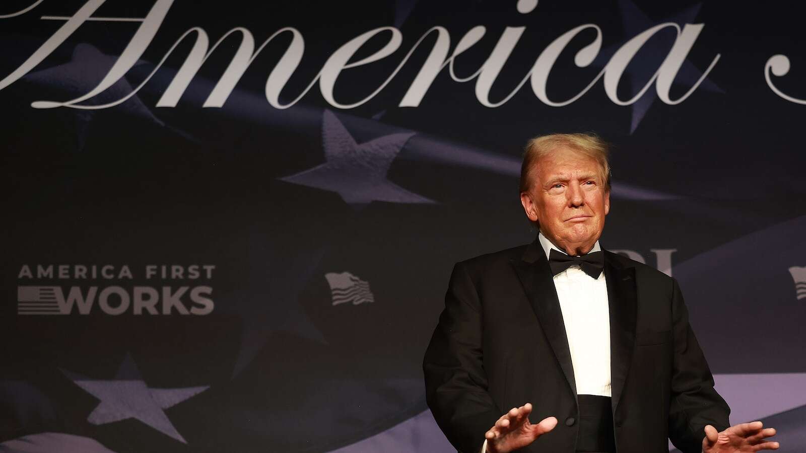 Trump makes first full public remarks during gala, celebrates new Cabinet appointees