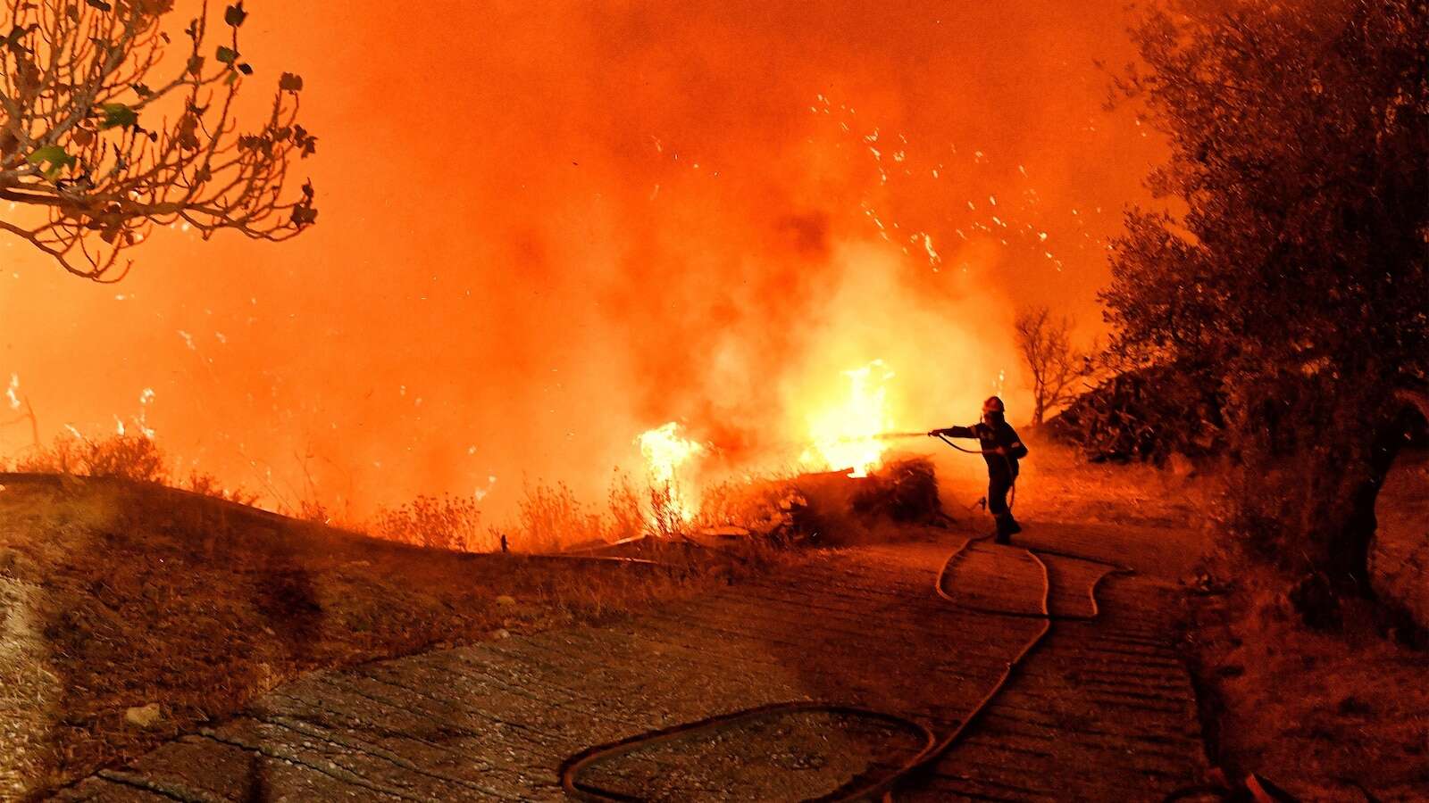 Wildfire in southern Greece leaves 2 people deadGreek authorities say two people have died overnight in a large wildfire burning through forestland above a seaside resort in southern Greece9/30/2024 01:49:41 EDT